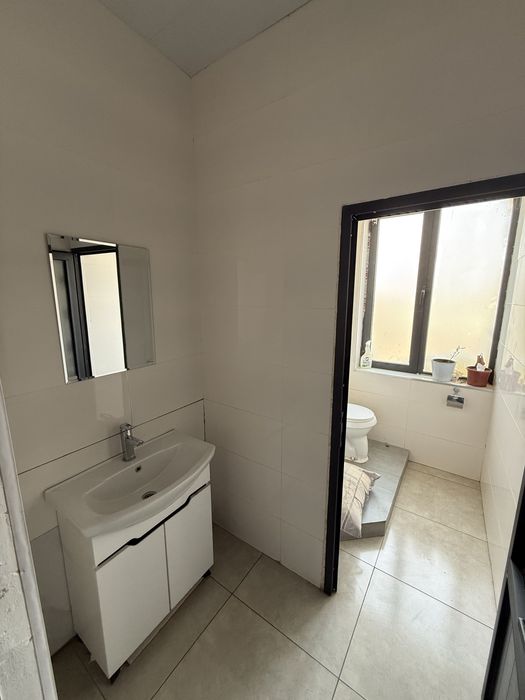 Вдоль центральной дороги сдается коммерческое помещение