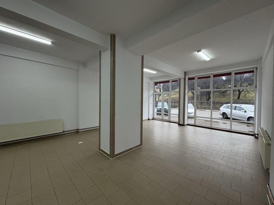 Închiriez spațiu comercial