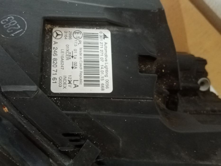 Vând far stânga Mercedes w246