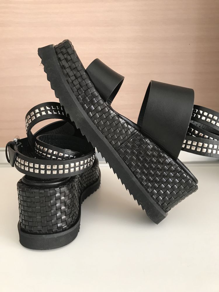 Сандали PINKO.