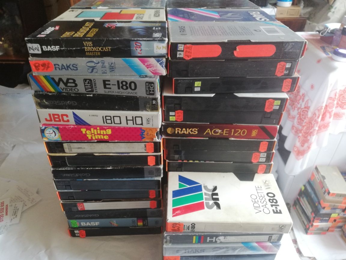 Cassette video vhd 180 minute cu 2 filme pe ele