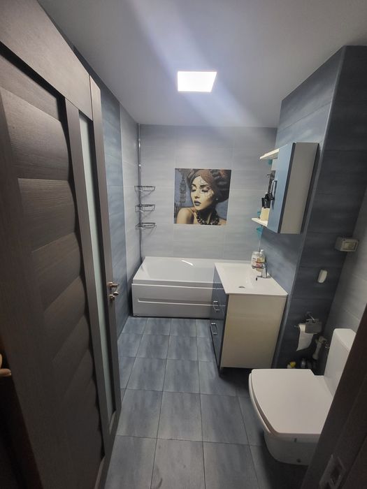 Vând apartament cu 3 camere, zona Anda