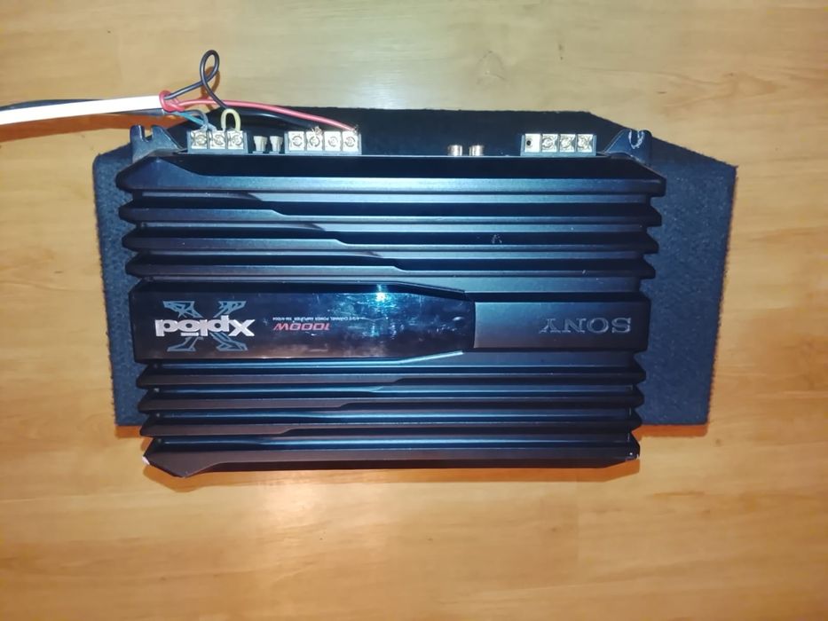 Vând Subwoofer Xplod 1800w cu statie 1000w