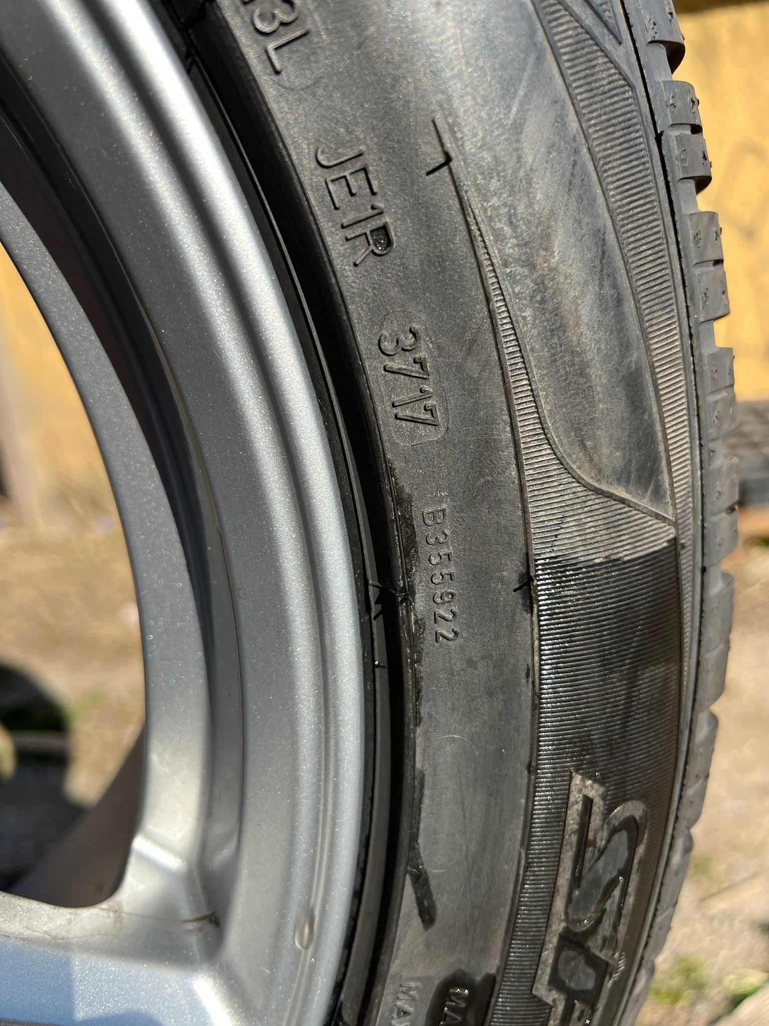 Зимни гуми 235 55 18 Dunlop грайфер 7мм
