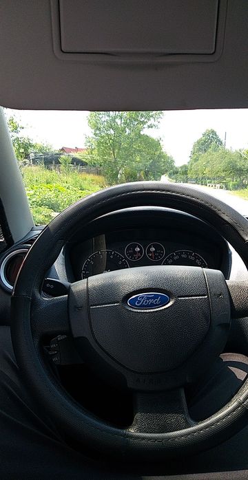 Vând Ford Fiesta