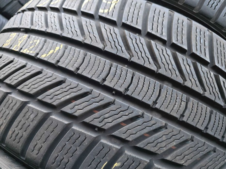 2бр Зимни гуми 235 35 19 - Continental