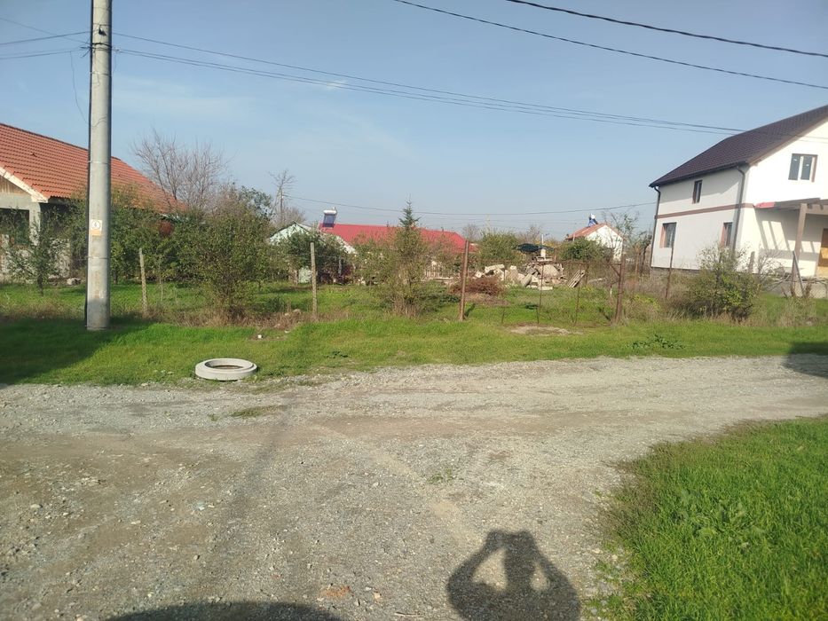 Vând teren intravilan