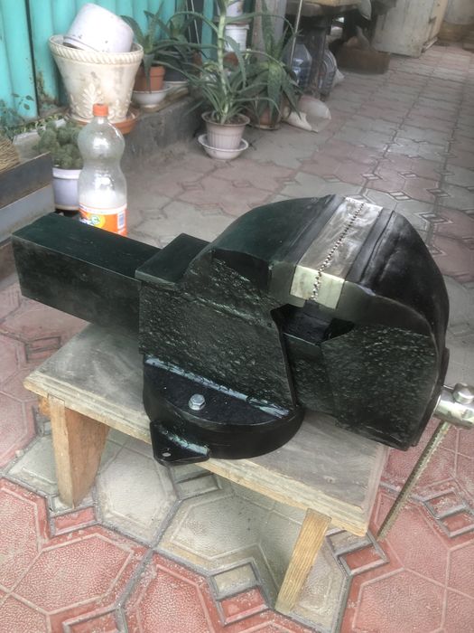 Продаю тиски ручной работы. Не чугун. Сделаны на совесть.