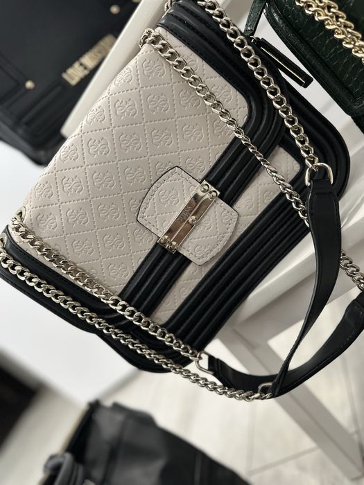 Geanta medie Guess