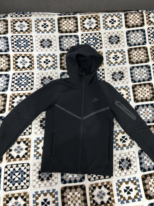 Tech negru model nou