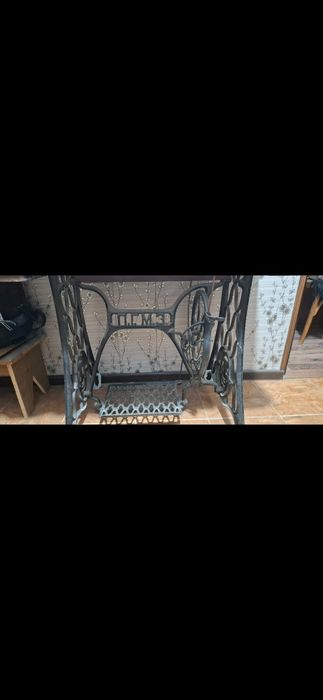 Продаётся швейная машинка