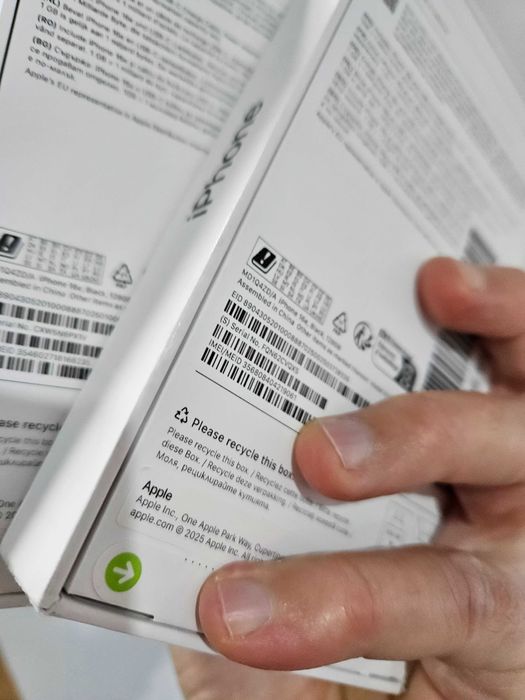 Iphone 16e 128Gb neverlock sigilat la cutie Garantie  1 an.