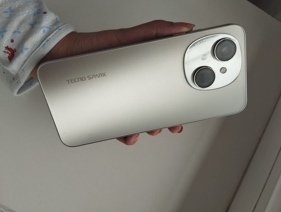 Продам смартфон Tecno spark go 1