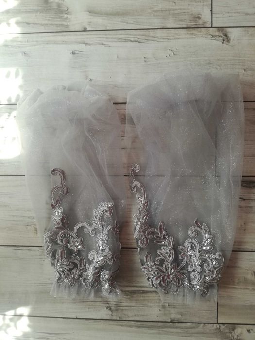 Продавам чисто нова-светло-сива рокля за Абитуриентски бал