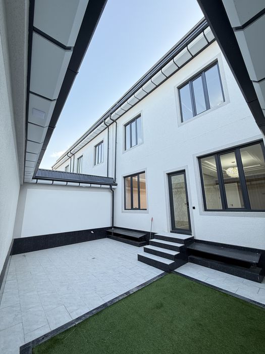 3 соток 8 хона ЕВРО ХОВЛИ сотилади!