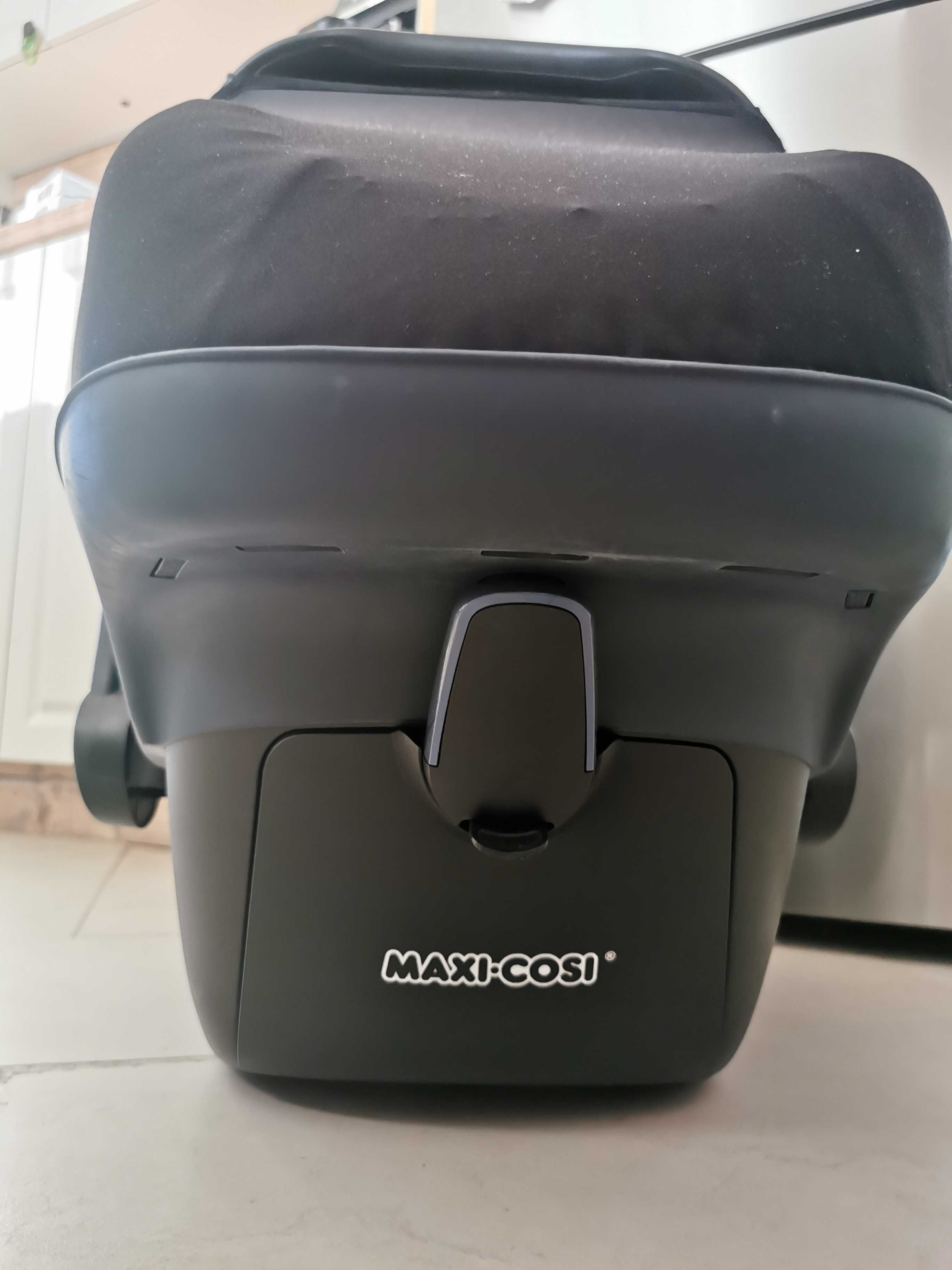 Кош за кола Maxi-Cosi с подложка за новородено