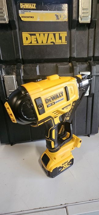 Pistol cuie dewalt dcn 693