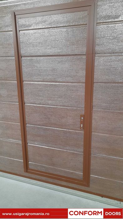 Usa garaj sectionala 2700x2200 maro, cu automatizare si pietonala
