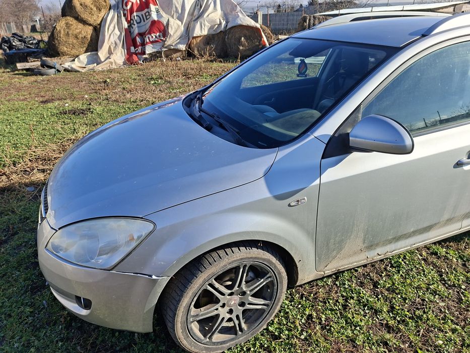 Vând Kia Ceed ..