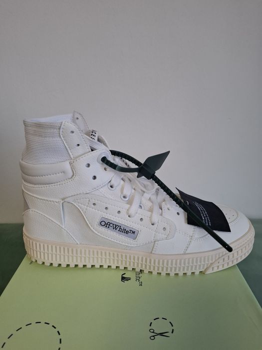 Off white 3.0 Court . 680 RON.   36 - 42