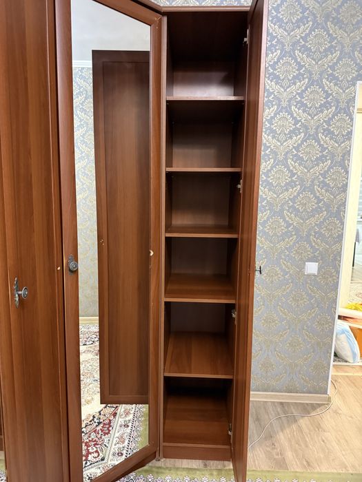 Продается Шифоньер