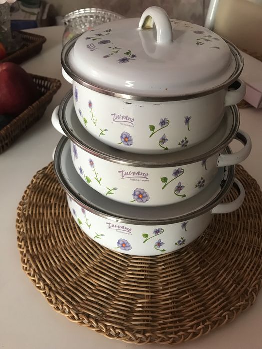 Набор кастрюлек