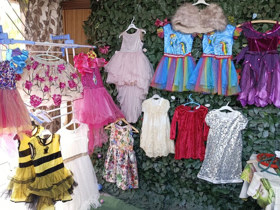 Продам нарядные платья от 2 лет до 8лет