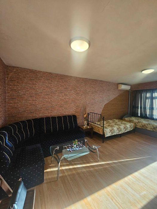 Дава се под наем Двустаен апартамент в Бургас, Славейков - 60 кв.м за 204 € - Снимка #1