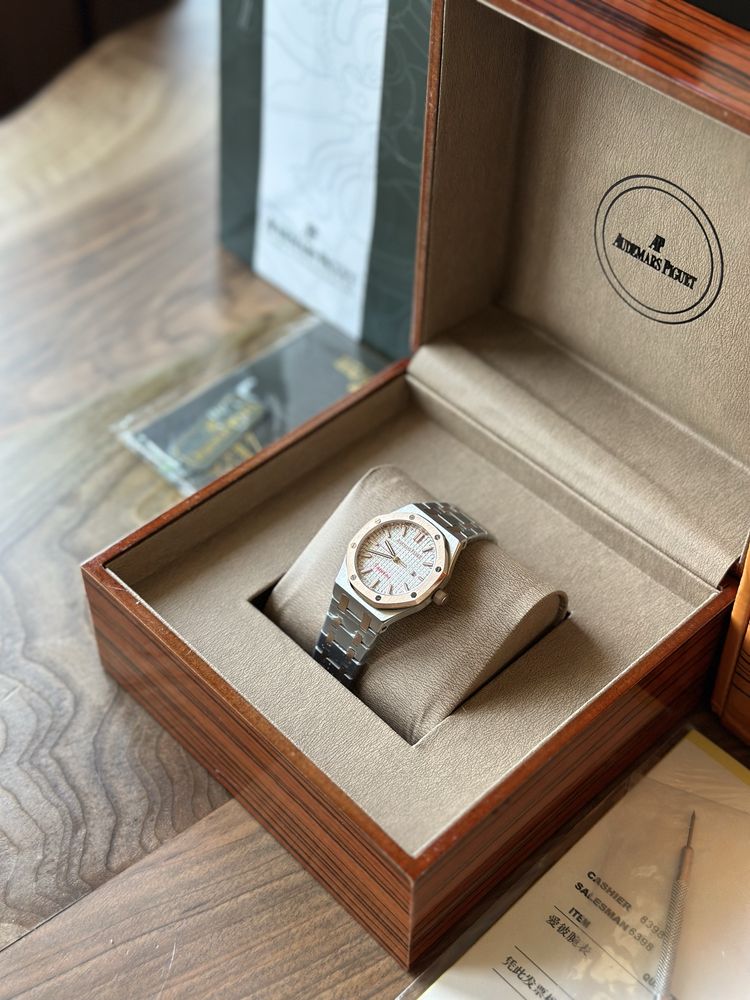 Audemars Piguet Quartz 33mm-ДАМСКИ ЧАСОВНИК