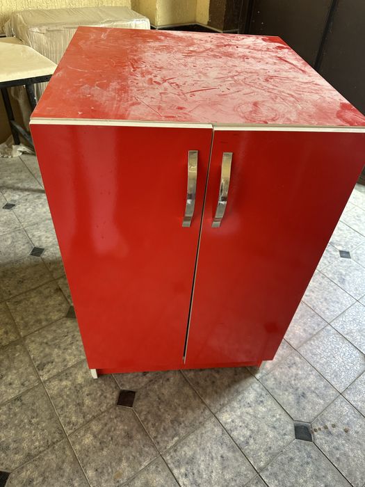 Шкаф сотилади тез