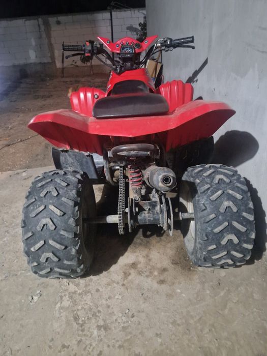 Vând 2 atv uri pentru piese preț fix 3000 lei