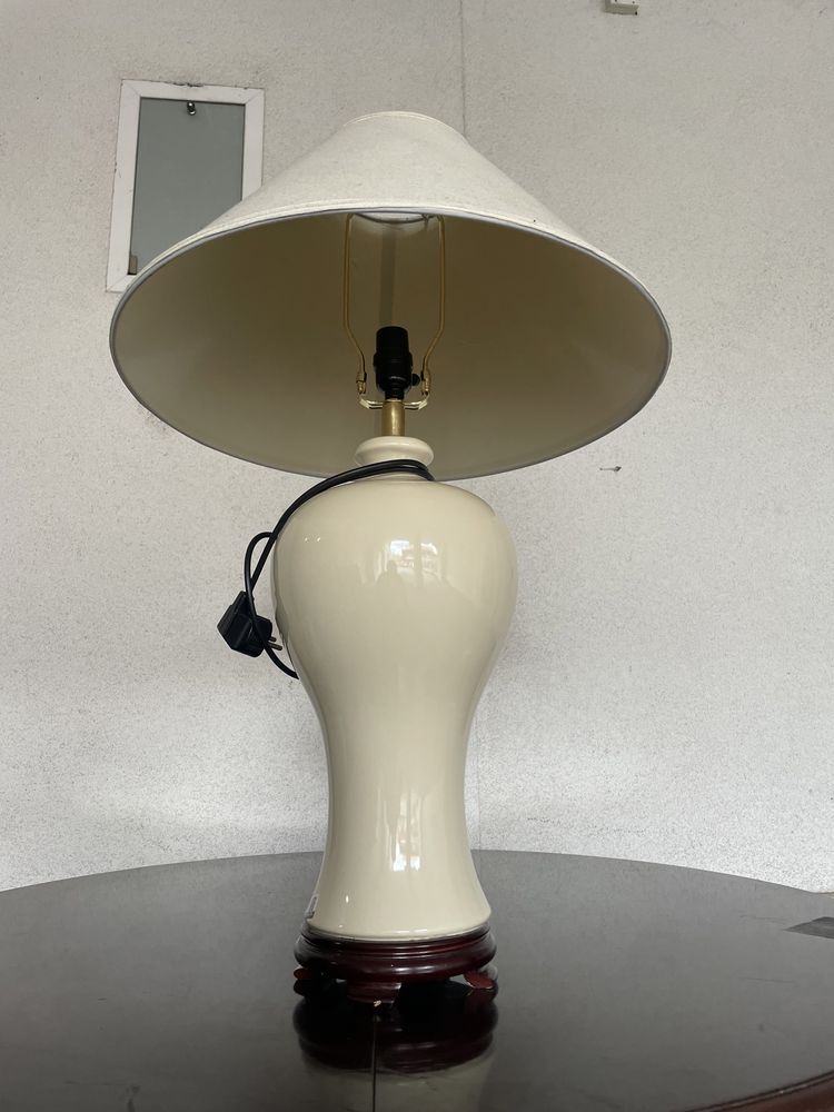 Порцеланова  настолна лампа