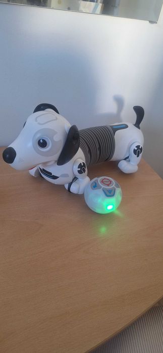 Интерактивно роботизирано кученце Дакел