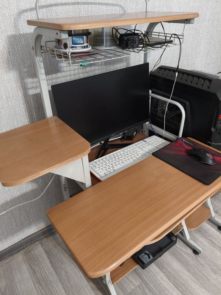 Компьютерный стол