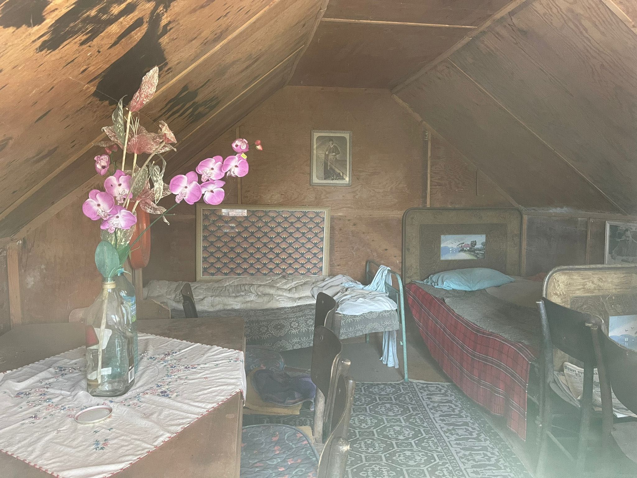 Тухлена Къща с 1 дка Двор в Казанлък, Вилна Зона "Старите Лозя"
