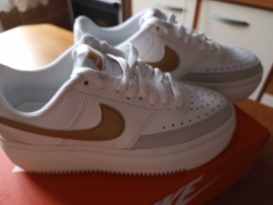 Adidași Nike ,noi