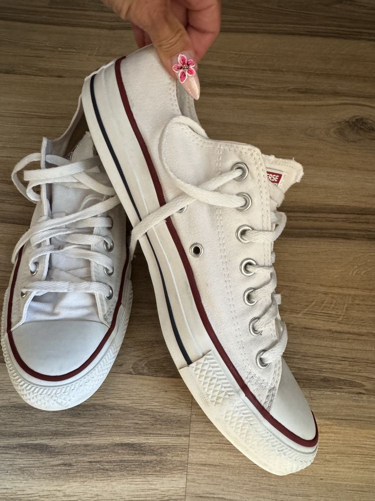 Оригинални бели кецове кецове Converse ! 45 н