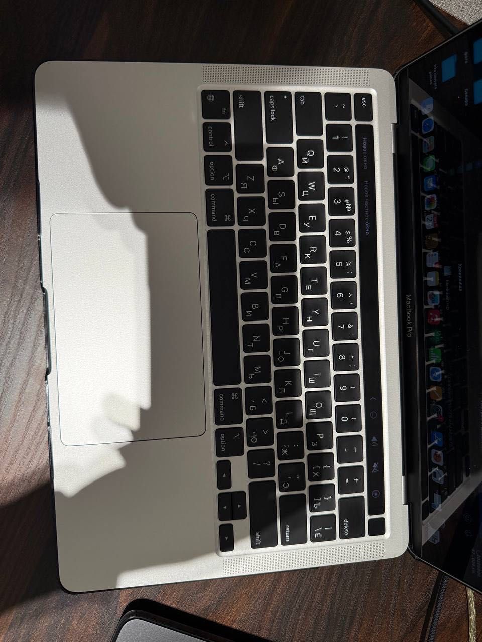MacBook pro m2 13 inch 8/512 battery 98% silver touch bar