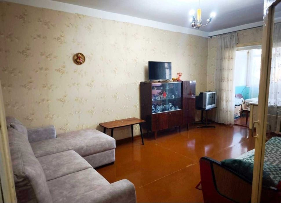 Сдаётся большая кв.2/2/4,болкон 2х6, 63м2, массив Феруза,,ЭКО базар!