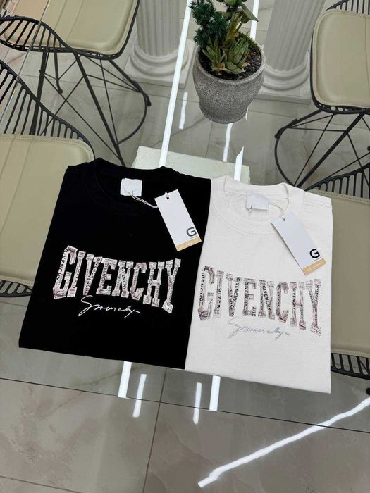 Качествени Тениски Givenchy