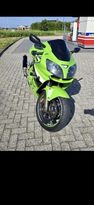 Kawasaki ZX-9R (900cc) din 2004, importată din Oland