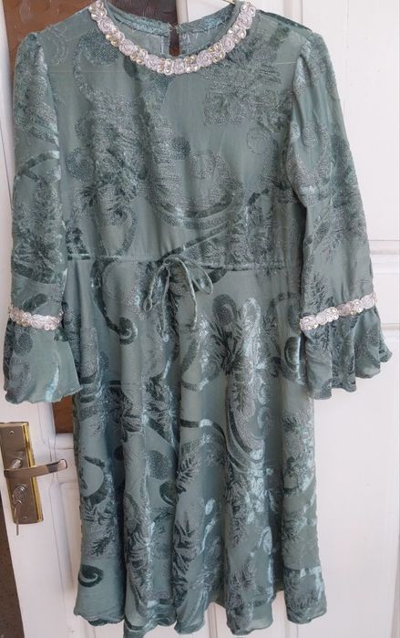 Koʻylak, lozim. Yangidek turibdi