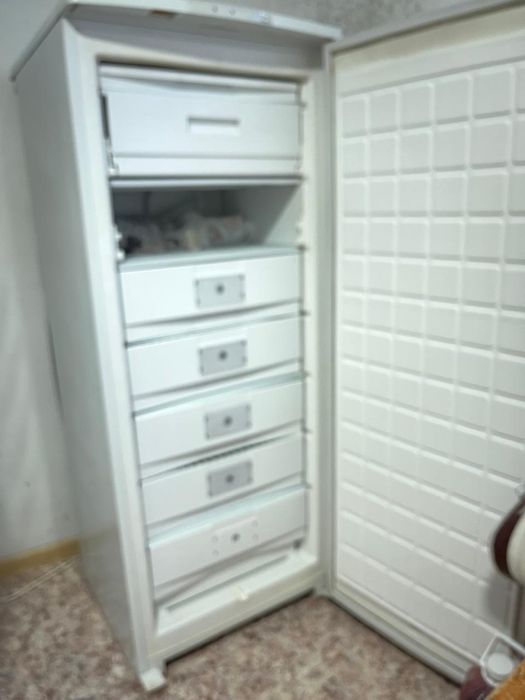 Продам Морозильную камеру