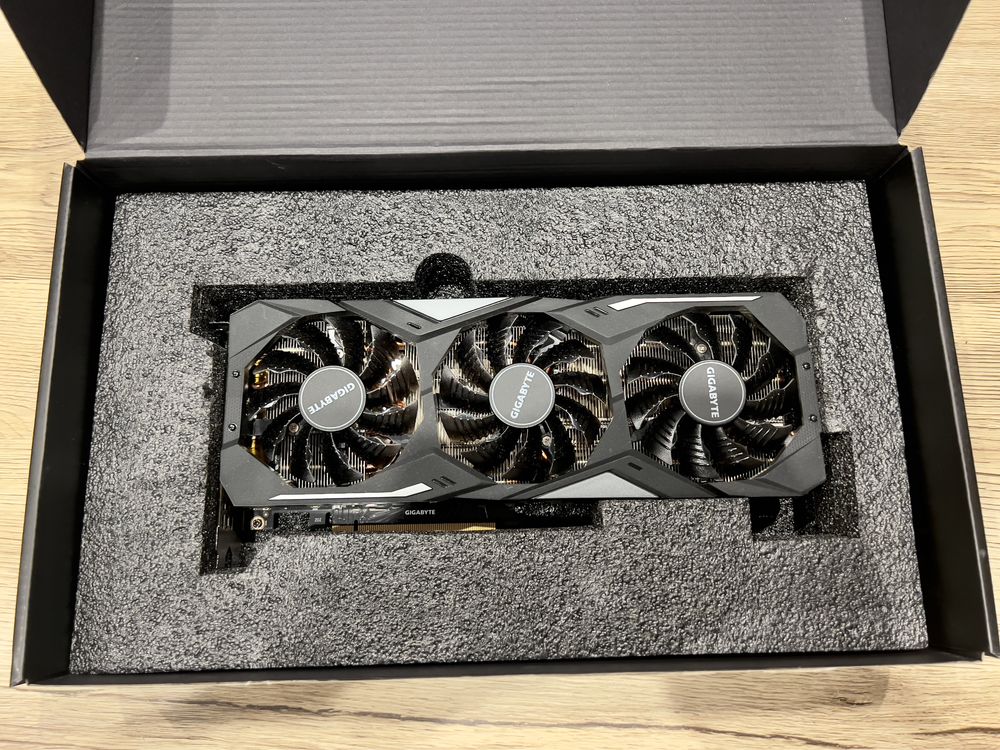 GIGABYTE RTX2070 Super - видеокарта