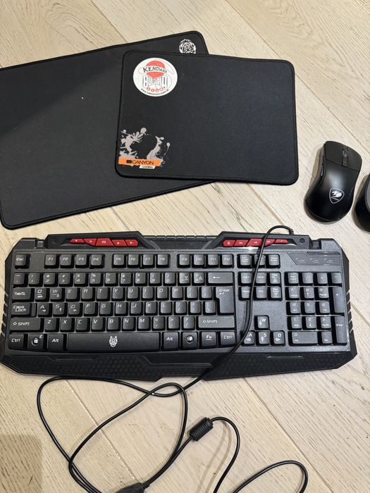 Клавиатура с 3 мишки и 2  mouse pad