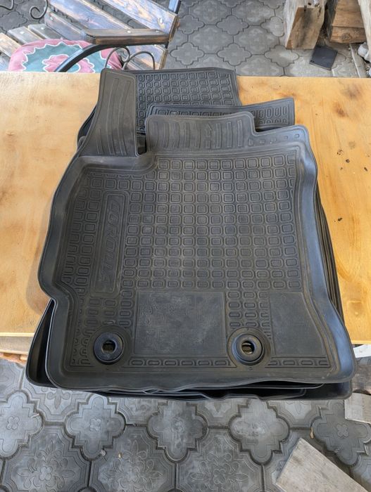 Полики Тойота королла