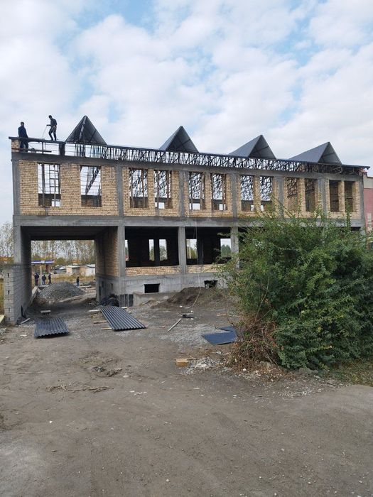 Biz Sizga ishonchli tom naves Molxona tomlarini Katej tomlarini yopib