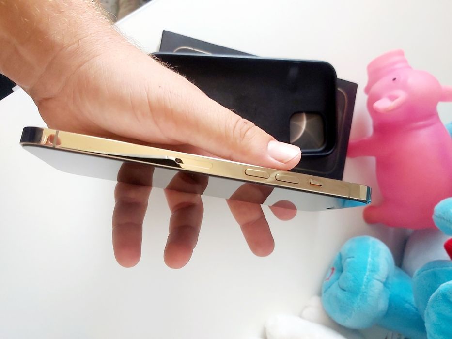 Iphone 12 pro max gold