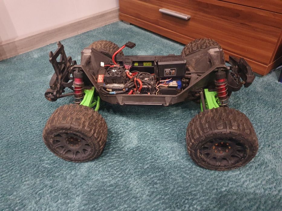 Рц Траксас Макс  1/10