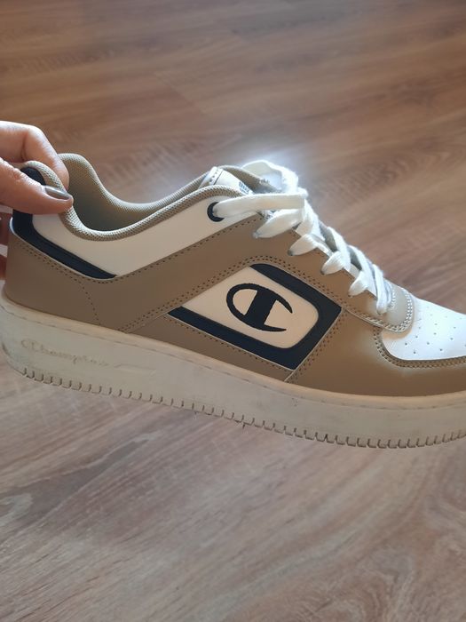 Vand adidasi Champion